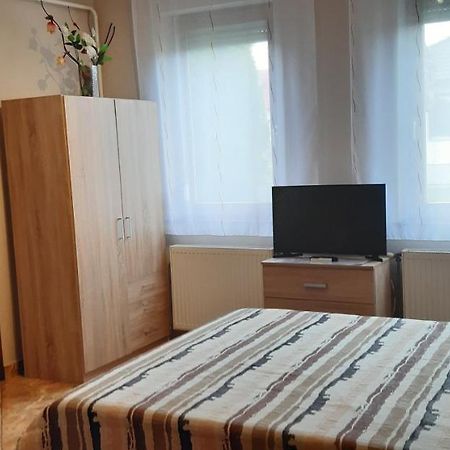 Flora Apartman Дьюла Экстерьер фото