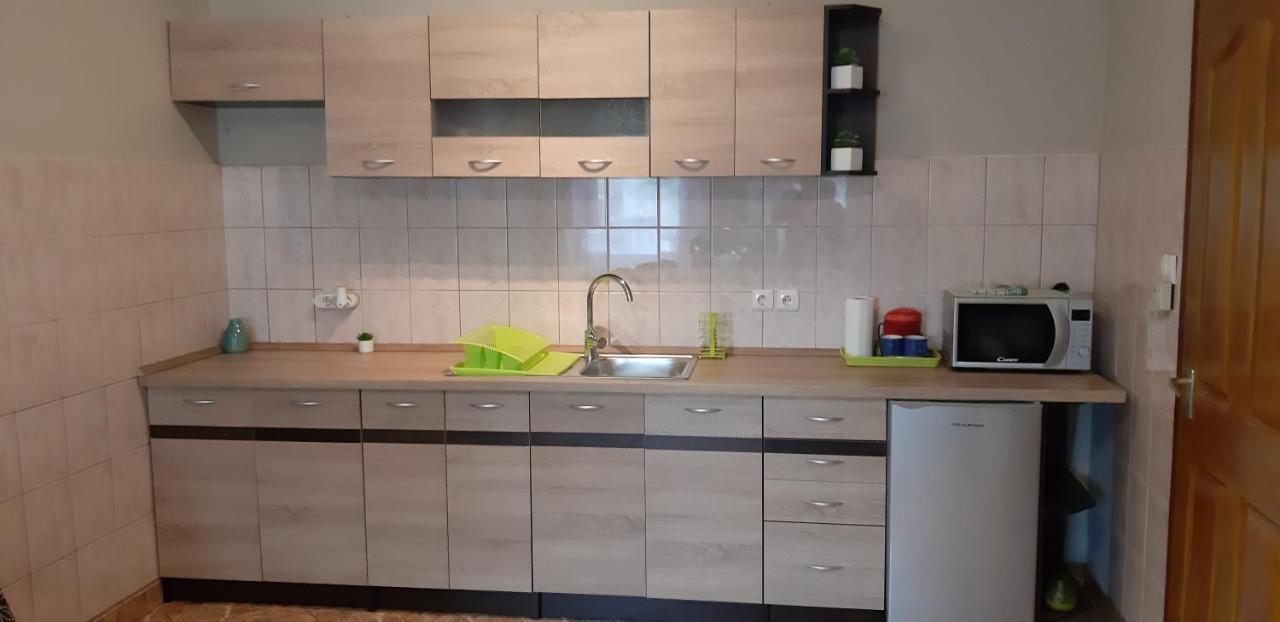 Flora Apartman Дьюла Экстерьер фото