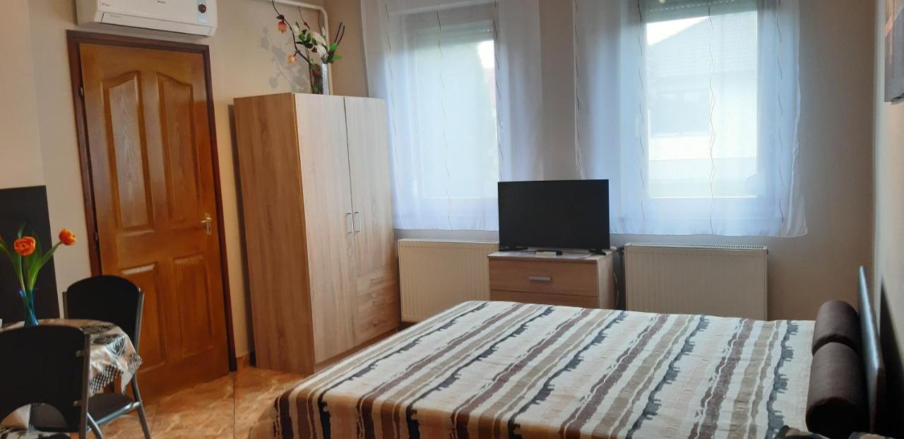Flora Apartman Дьюла Экстерьер фото