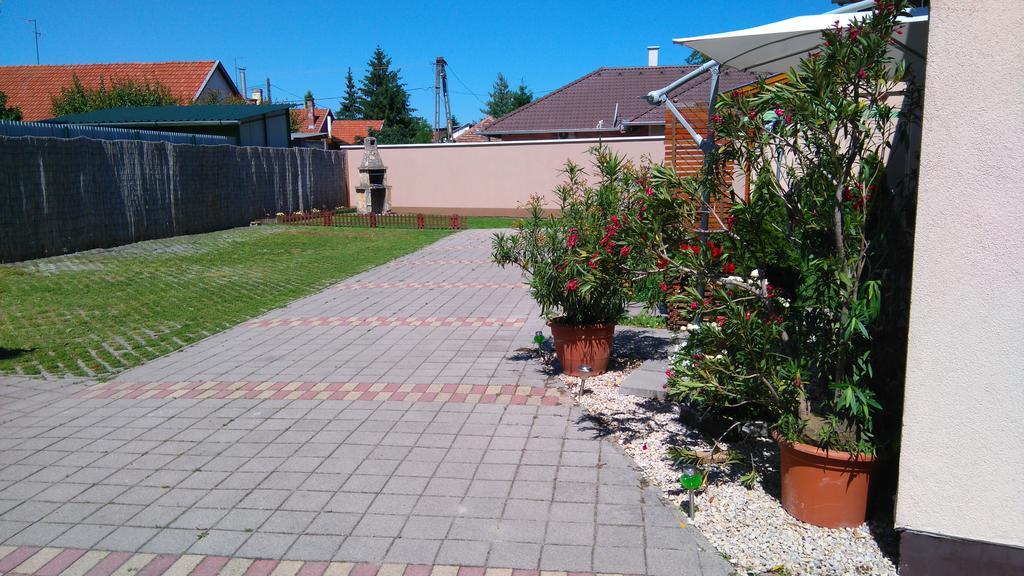 Flora Apartman Дьюла Экстерьер фото