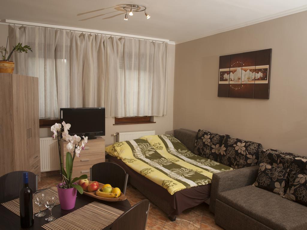 Flora Apartman Дьюла Экстерьер фото
