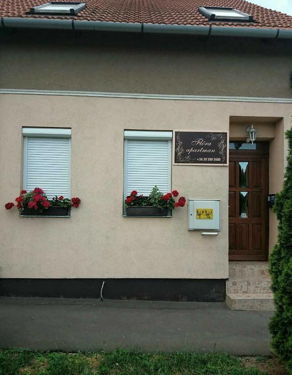 Flora Apartman Дьюла Экстерьер фото